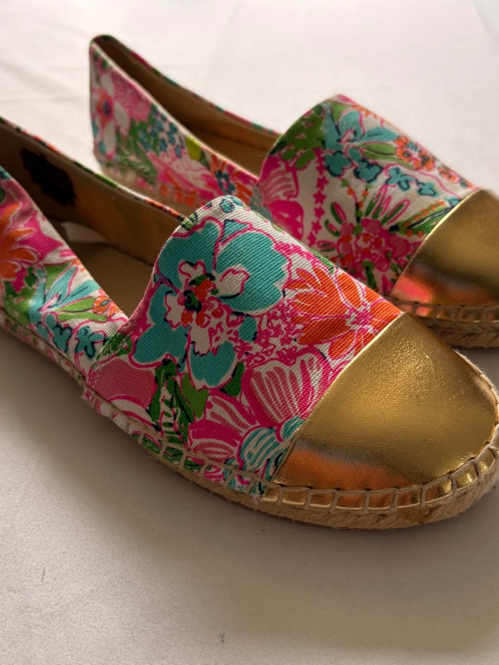 Lilly Pulitzer Floral Espadrille Flats w/Gold Metallic Toe Shoes Women’s 8-1/2